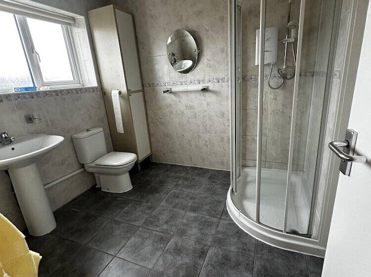 Residens Riverside Retreat   Luxurious 4 Bedroom House