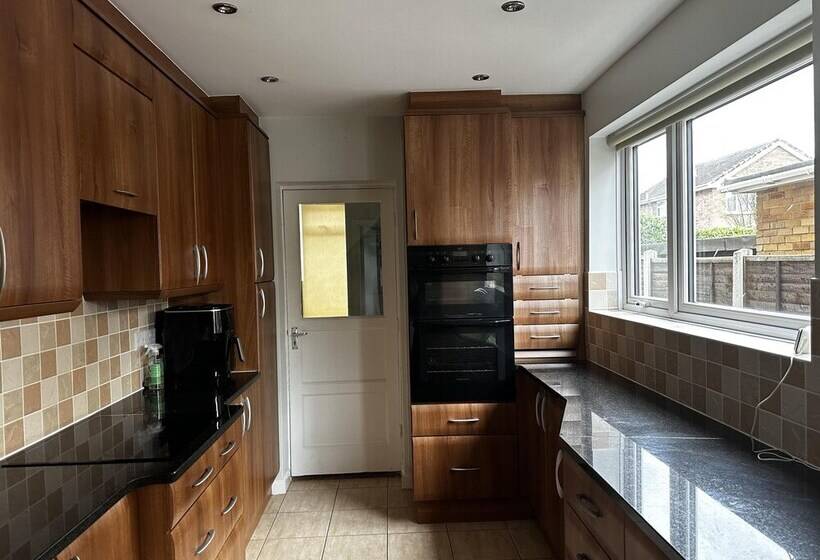 Residens Riverside Retreat   Luxurious 4 Bedroom House