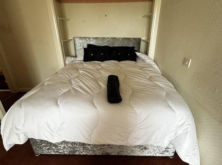 Residens Riverside Retreat   Luxurious 4 Bedroom House