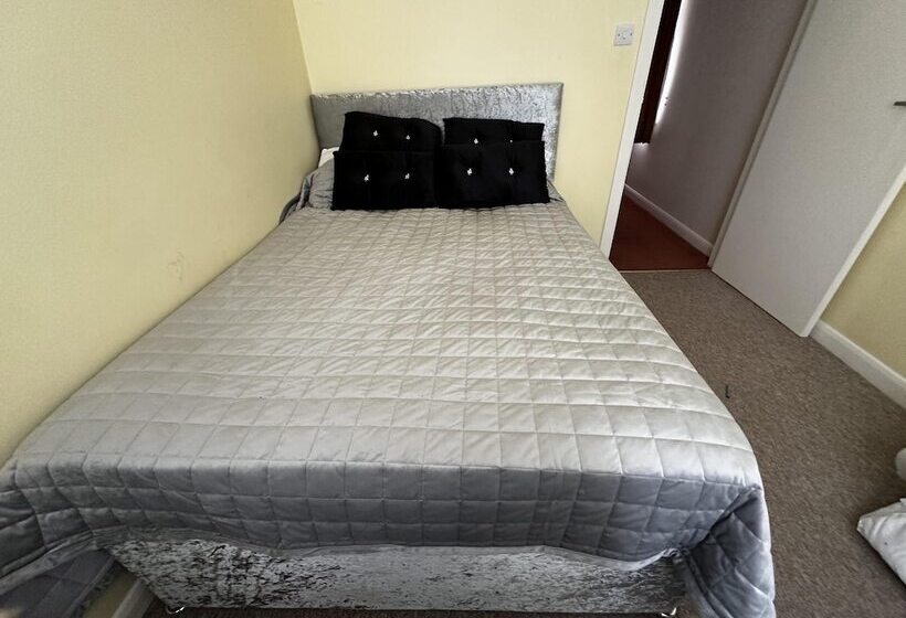 Residens Riverside Retreat   Luxurious 4 Bedroom House