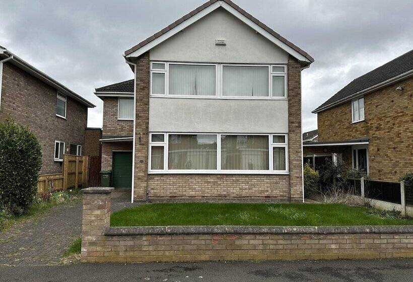 Residens Riverside Retreat   Luxurious 4 Bedroom House