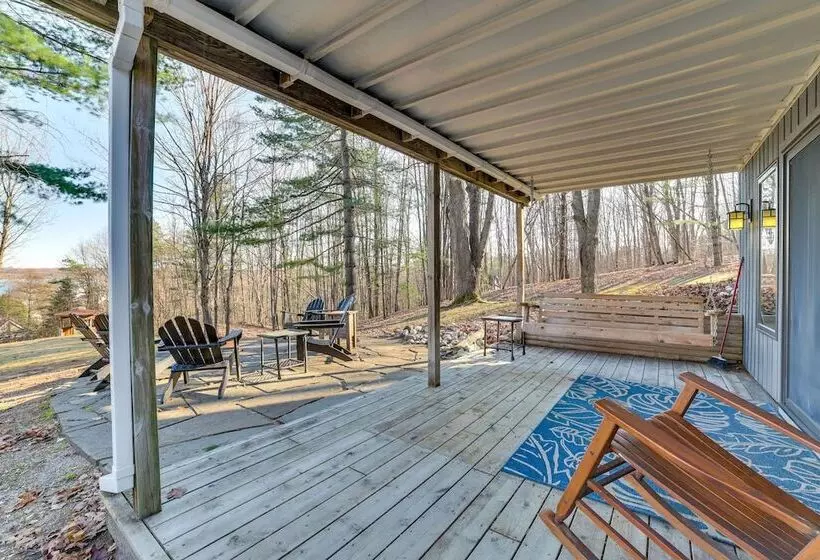 Serene Suttons Bay Home W/ Fire Pit & Wooded Yard