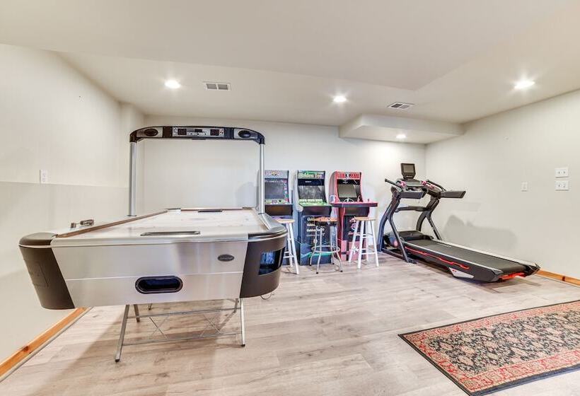 Serene Suttons Bay Home W/ Fire Pit & Wooded Yard