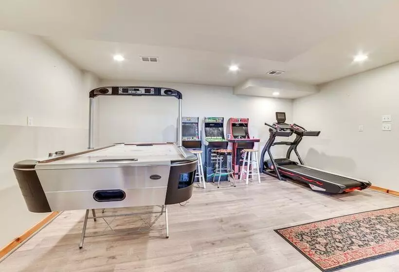 Serene Suttons Bay Home W/ Fire Pit & Wooded Yard