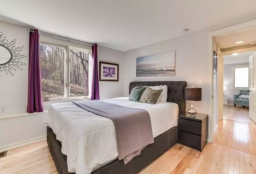 Serene Suttons Bay Home W/ Fire Pit & Wooded Yard