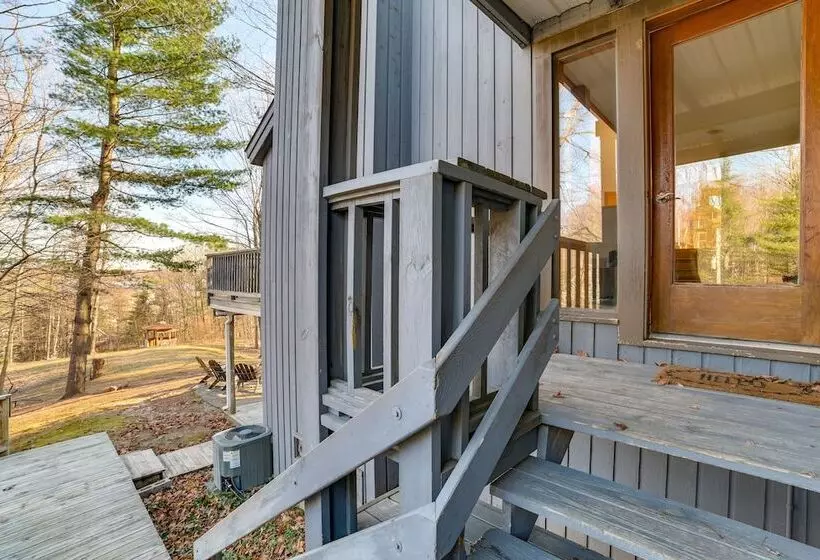 Serene Suttons Bay Home W/ Fire Pit & Wooded Yard