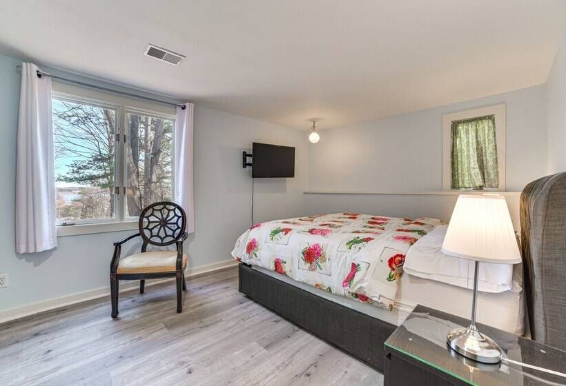 Serene Suttons Bay Home W/ Fire Pit & Wooded Yard