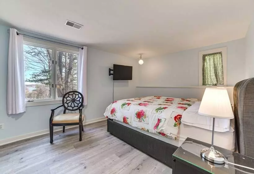 Serene Suttons Bay Home W/ Fire Pit & Wooded Yard