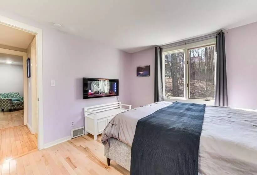 Serene Suttons Bay Home W/ Fire Pit & Wooded Yard