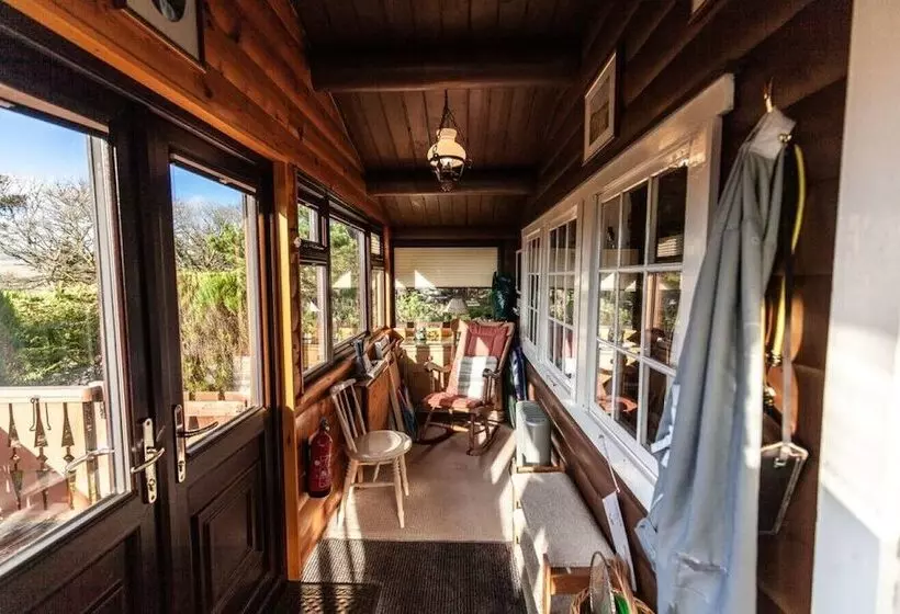 Spacious 3 Bed Log Cabin In Snowdonia