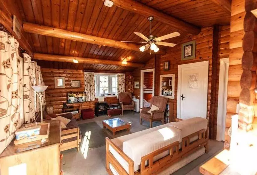 Spacious 3 Bed Log Cabin In Snowdonia