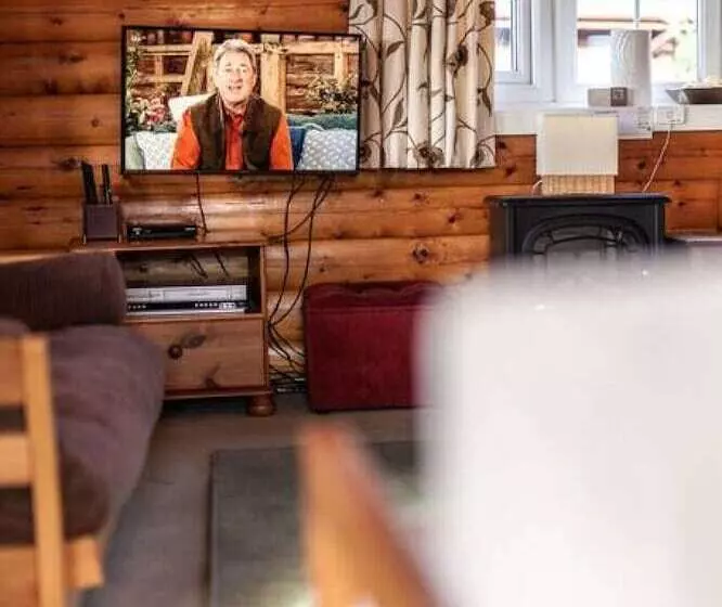 Spacious 3 Bed Log Cabin In Snowdonia