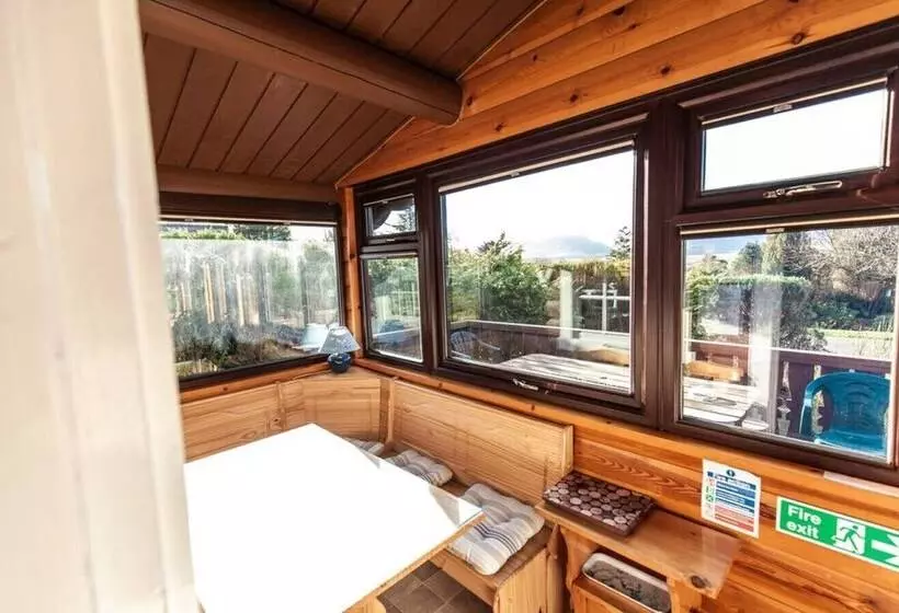 Spacious 3 Bed Log Cabin In Snowdonia