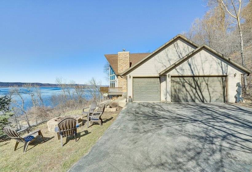 Spacious Stoddard Retreat On Mississippi River!