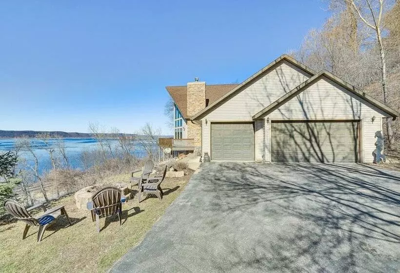 Spacious Stoddard Retreat On Mississippi River!