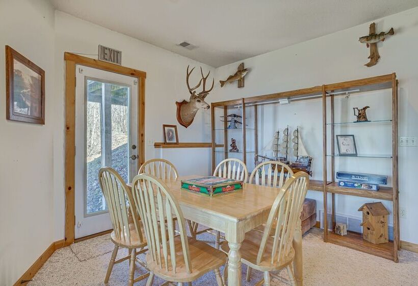 Spacious Stoddard Retreat On Mississippi River!