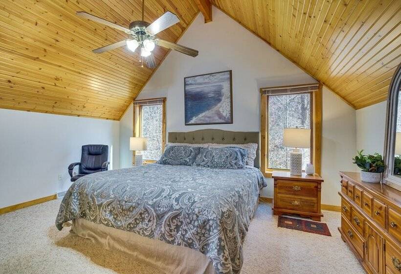 Spacious Stoddard Retreat On Mississippi River!