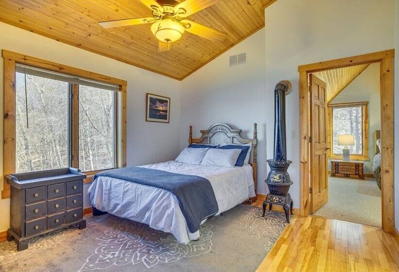 Spacious Stoddard Retreat On Mississippi River!