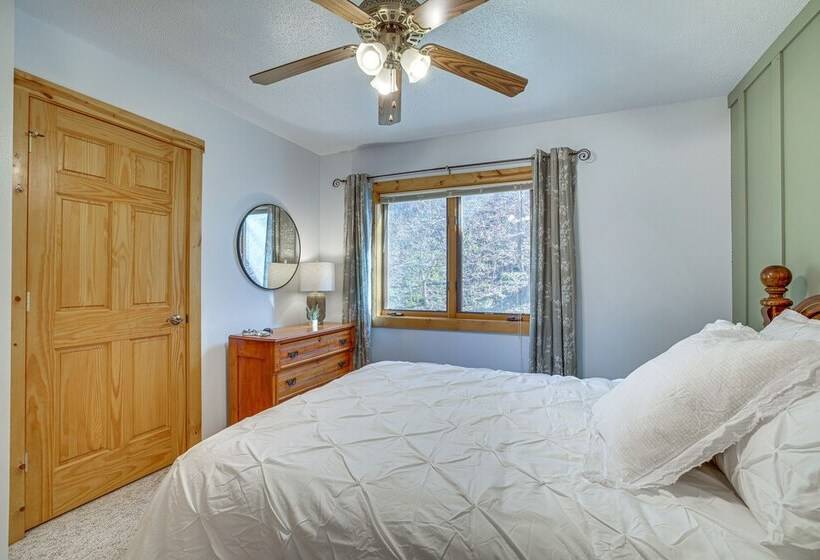 Spacious Stoddard Retreat On Mississippi River!