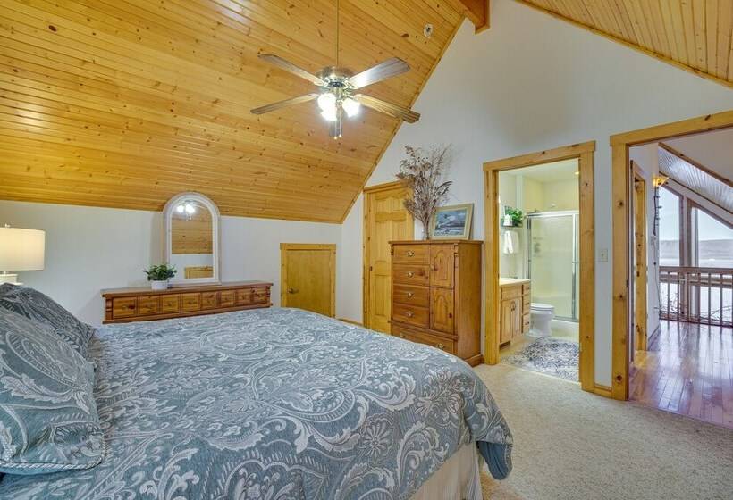 Spacious Stoddard Retreat On Mississippi River!