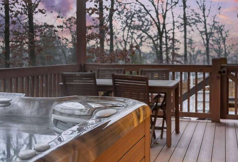 Teals Treasure Secluded Lakeside Cabin For 8!