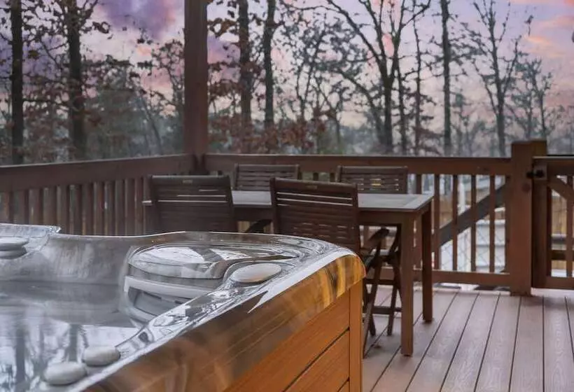 Teals Treasure Secluded Lakeside Cabin For 8!