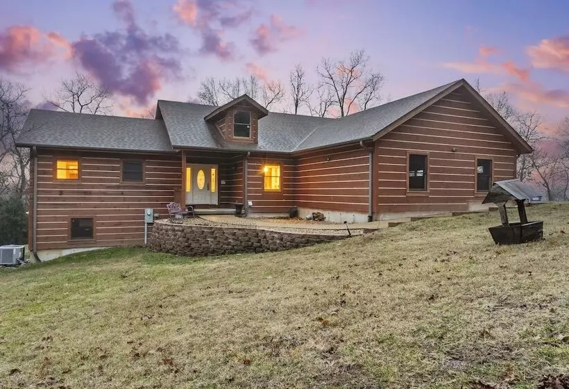 Teals Treasure Secluded Lakeside Cabin For 8!