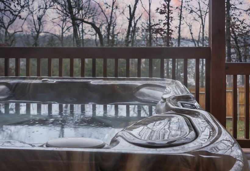 Teals Treasure Secluded Lakeside Cabin For 8!