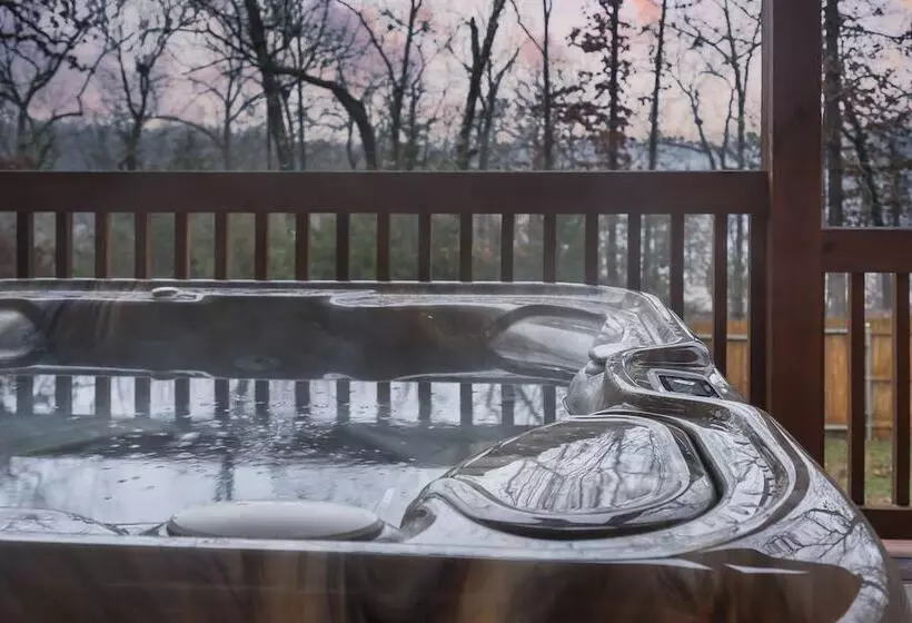 Teals Treasure Secluded Lakeside Cabin For 8!