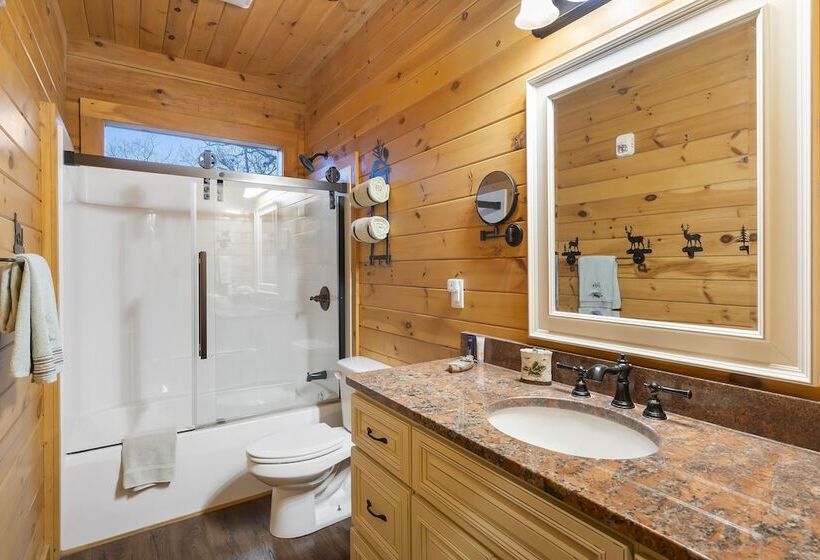 Teals Treasure Secluded Lakeside Cabin For 8!