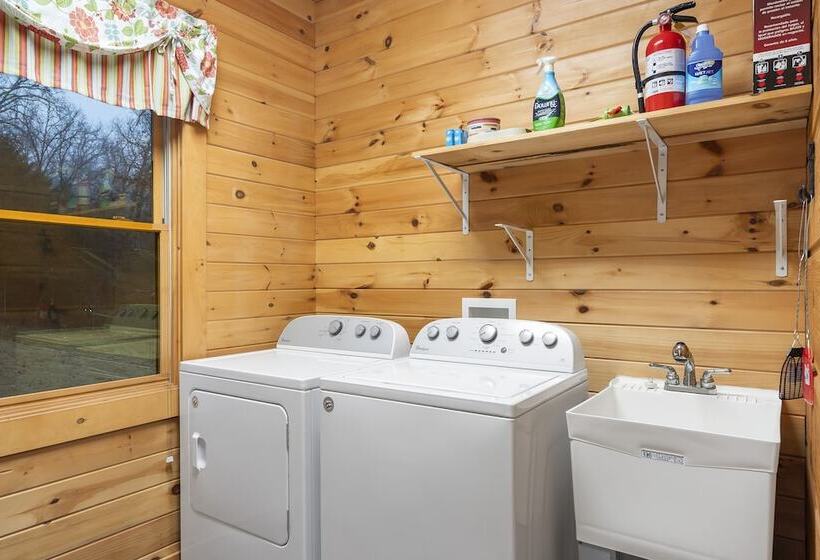 Teals Treasure Secluded Lakeside Cabin For 8!