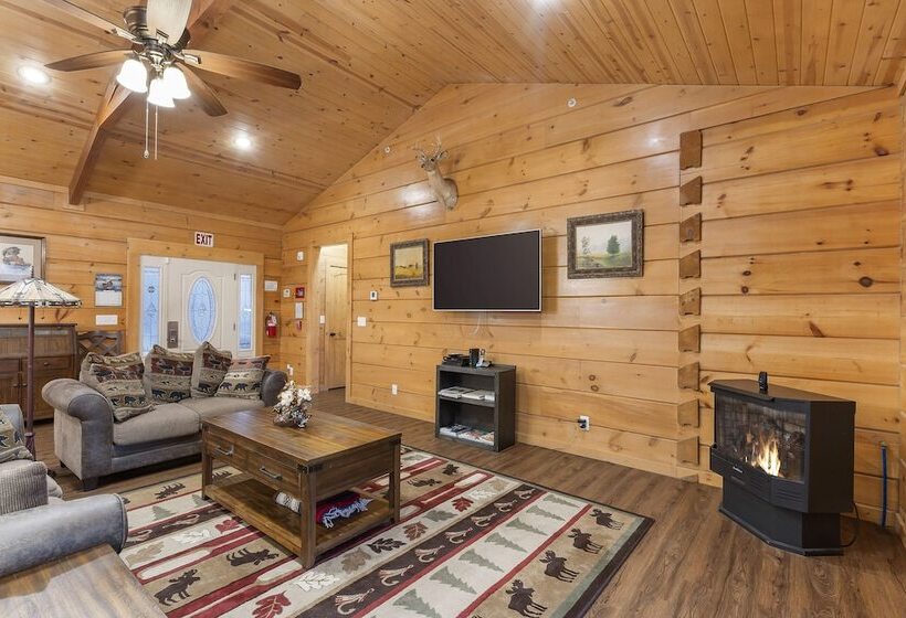 Teals Treasure Secluded Lakeside Cabin For 8!