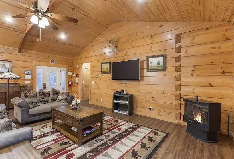 Teals Treasure Secluded Lakeside Cabin For 8!