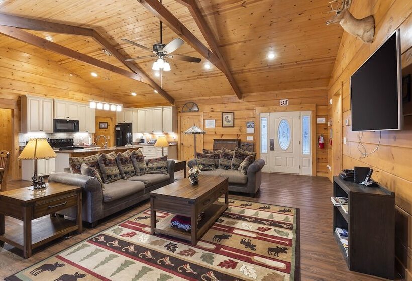 Teals Treasure Secluded Lakeside Cabin For 8!