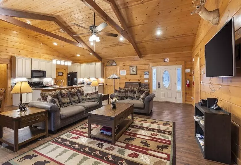 Teals Treasure Secluded Lakeside Cabin For 8!