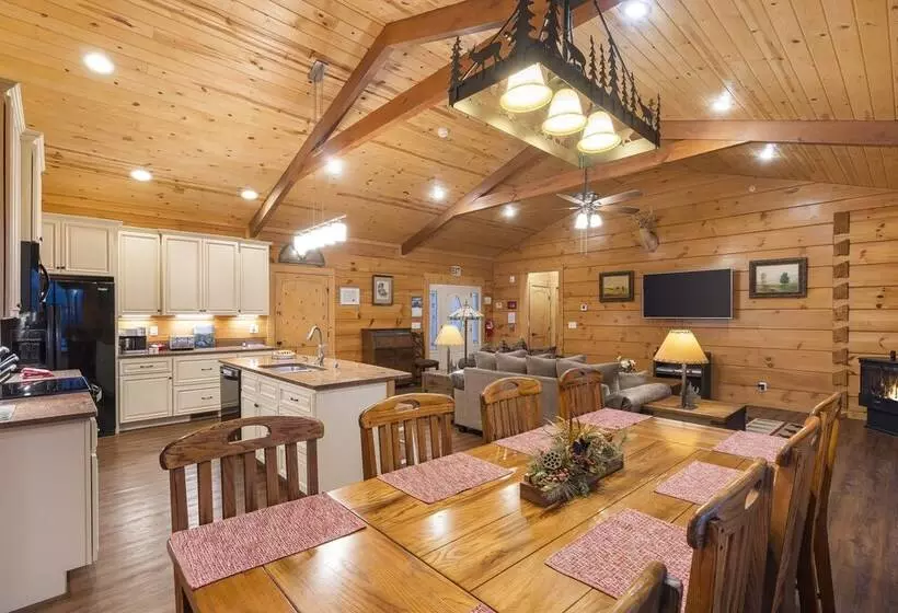 Teals Treasure Secluded Lakeside Cabin For 8!