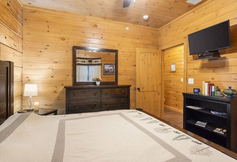 Teals Treasure Secluded Lakeside Cabin For 8!