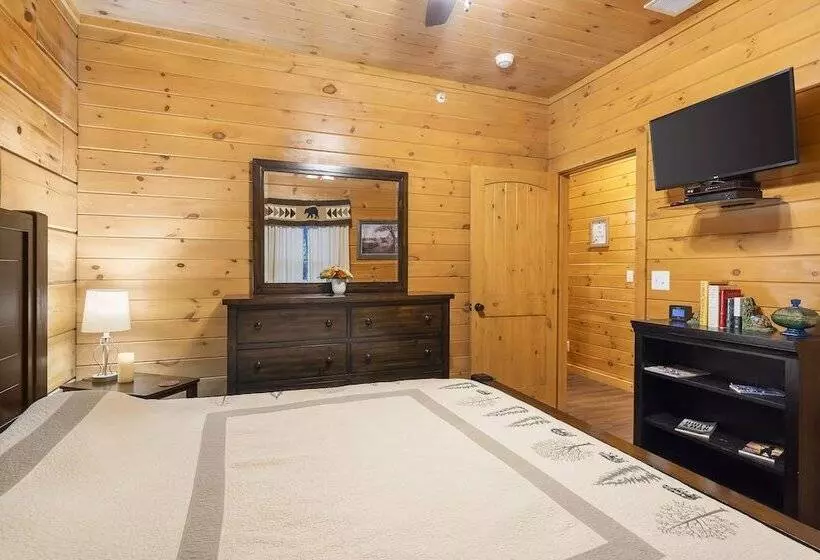 Teals Treasure Secluded Lakeside Cabin For 8!