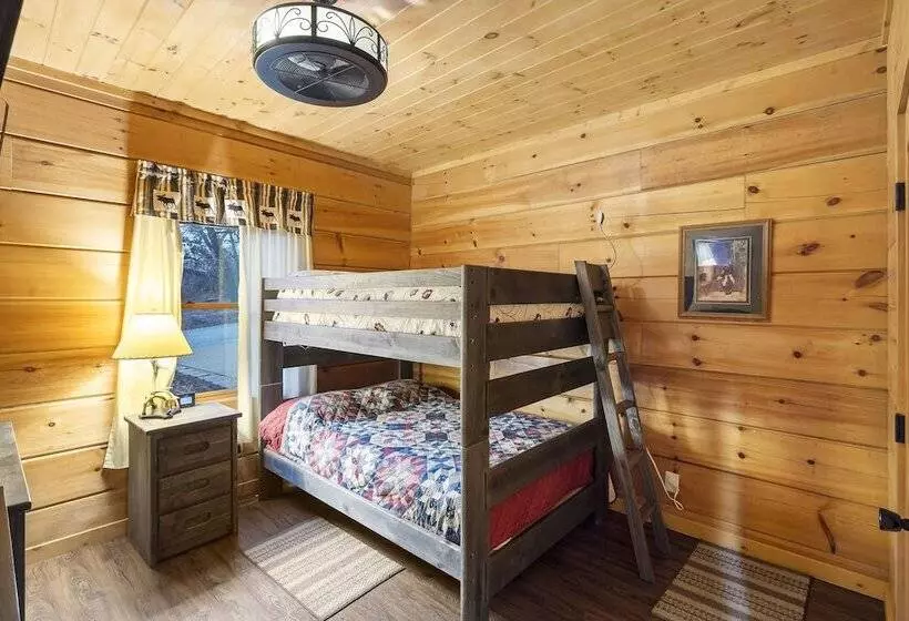 Teals Treasure Secluded Lakeside Cabin For 8!