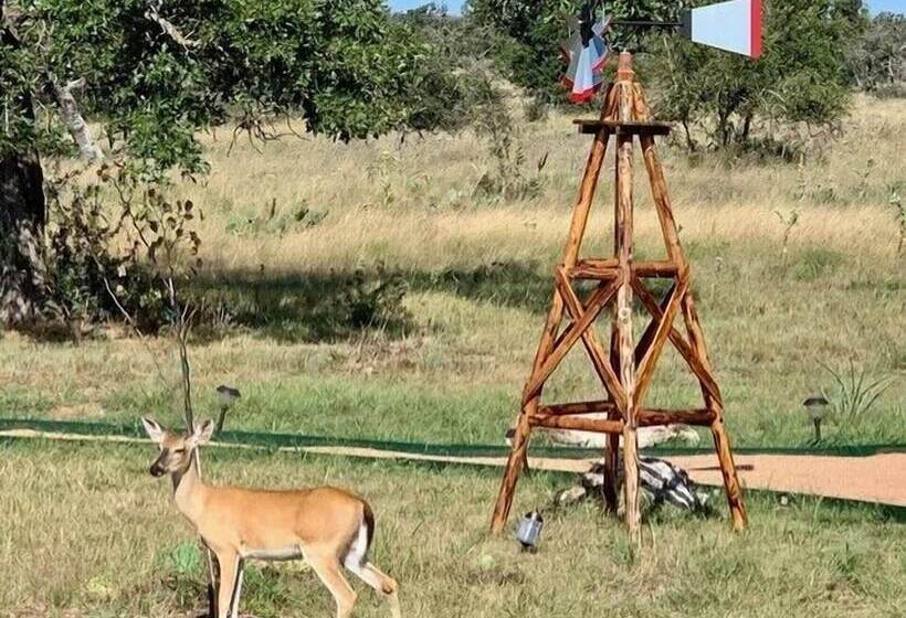The Windmill Breathtaking Hill Country Views!