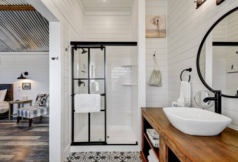 The Windmill Breathtaking Hill Country Views!