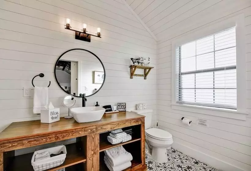 The Windmill Breathtaking Hill Country Views!