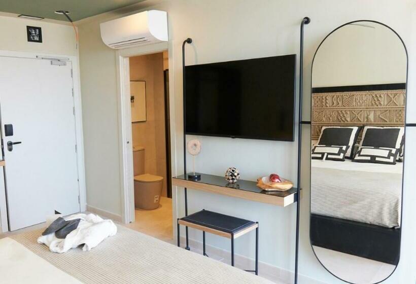 هتل Estimar Marina Farnals 5 & Two