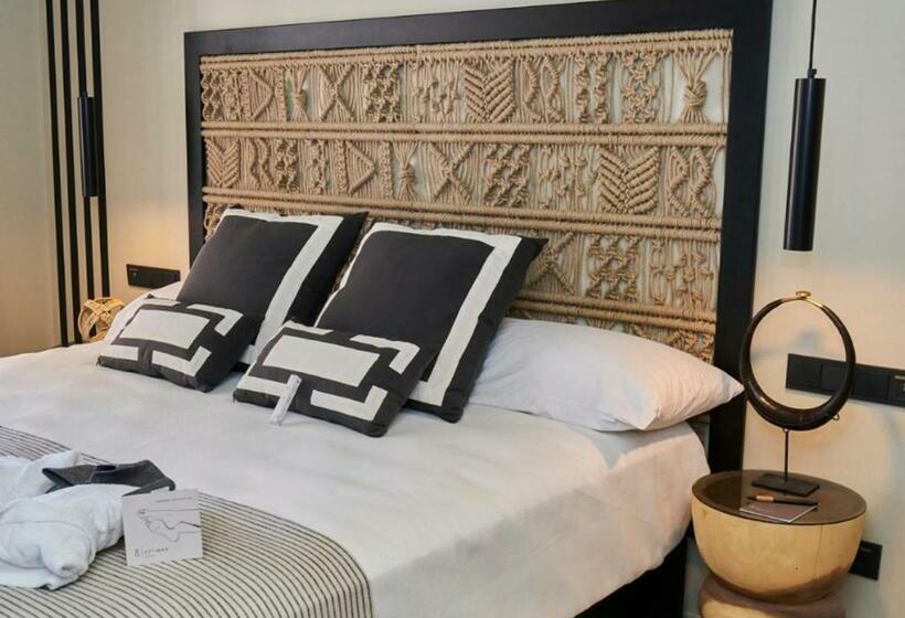 هتل Estimar Marina Farnals 5 & Two