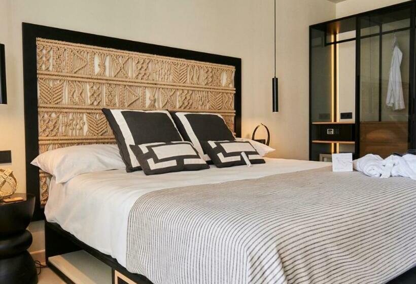 هتل Estimar Marina Farnals 5 & Two