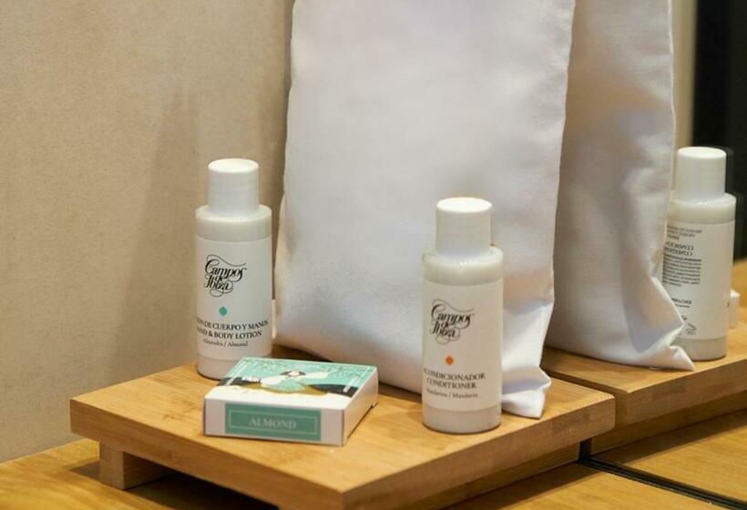 هتل Estimar Marina Farnals 5 & Two