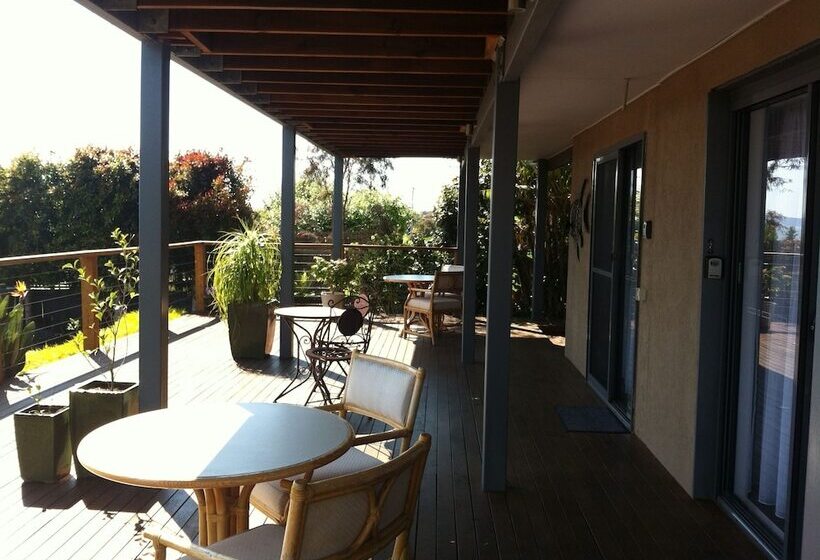 Corinella On The Esplanade Bed & Breakfast