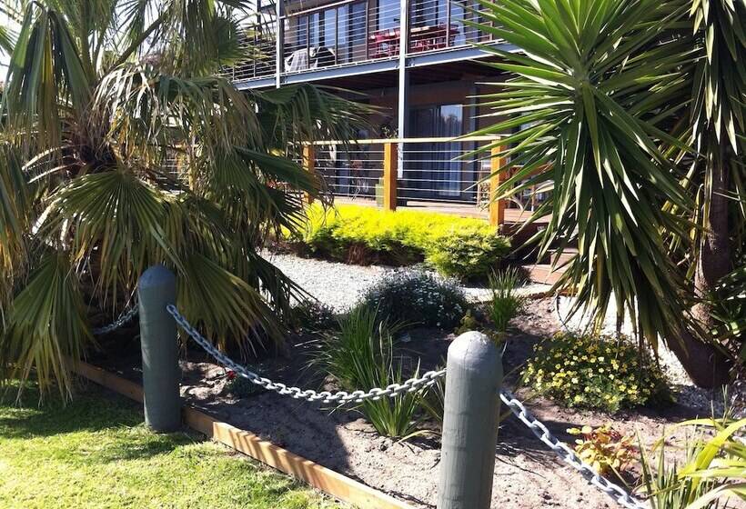 Corinella On The Esplanade Bed & Breakfast