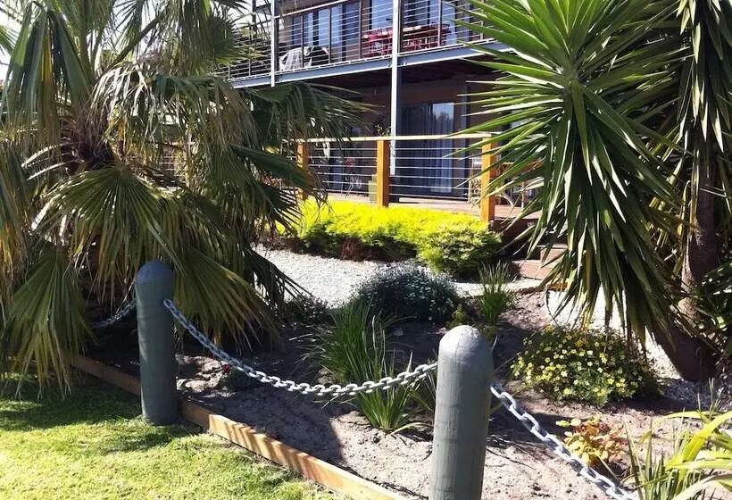 Corinella On The Esplanade Bed & Breakfast