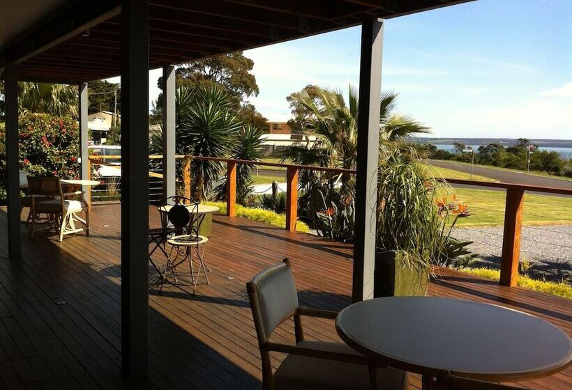 Corinella On The Esplanade Bed & Breakfast